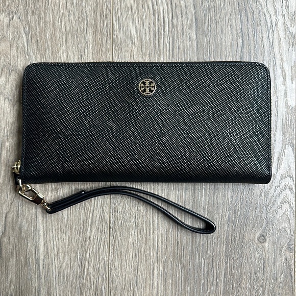 Tory Burch Handbags - Tory Burch Continental Wallet